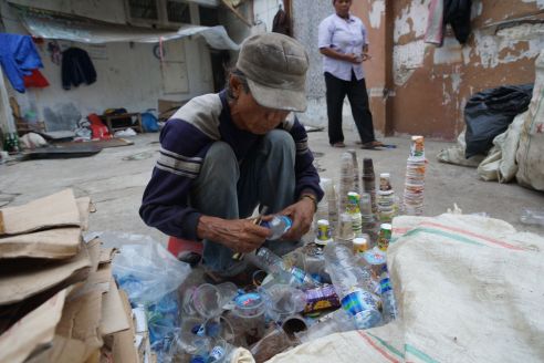52-year-old Yanwar lives on the streets of Jakarta. He says Iwan Fals' music pushes the government to do a better job. (Photo by Niall Macaulay)